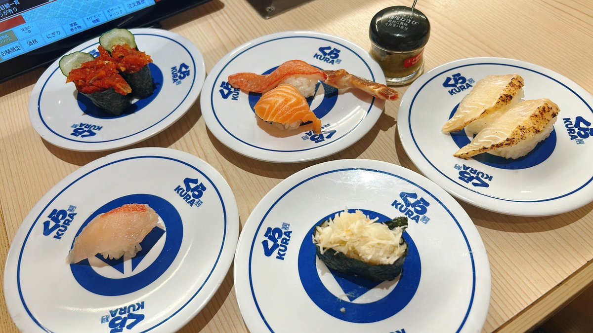 harurusolo's tweet photo. 少しリアルタイムからズレてるがくら寿司行ったよ、もちろん理由は…(c" ತ,_ತ)笑

なんばパークス店内装がちいかわ仕様やから行ったんですけどほんまクソ従業員が余計なことしやがってって感じですわ。
ちなみに回転寿司は初めてレベルです、うん、たぶん小学生以来だな＼＼\\٩( 'ω' )و //／／笑 https://t.co/yE5RDxyeIo