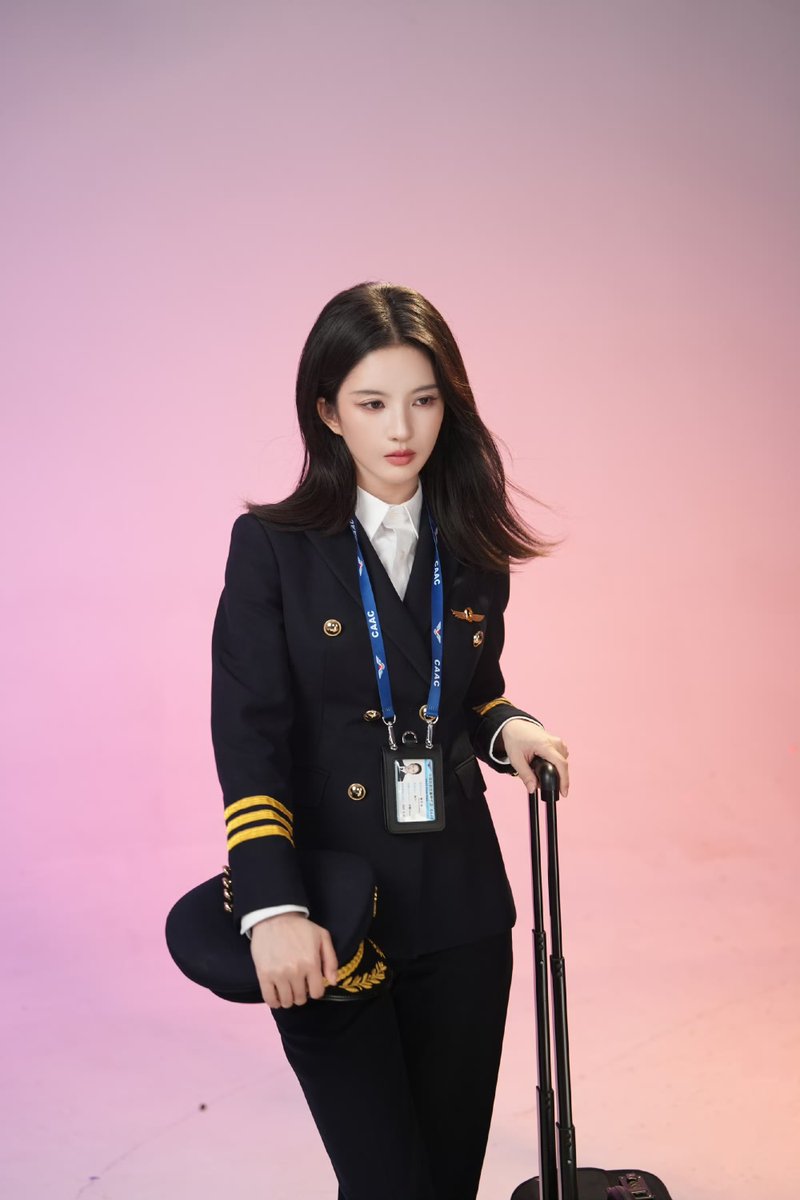 xsiening's tweet photo. https://t.co/m01WTiJ7h4
The captain has arrived, and somehow, all eyes follow. 👩‍✈️✈️ https://t.co/8Jmh7Sg8YD