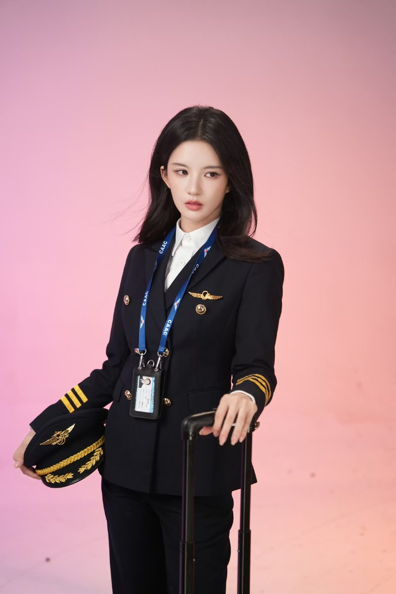 xsiening's tweet photo. https://t.co/m01WTiJ7h4
The captain has arrived, and somehow, all eyes follow. 👩‍✈️✈️ https://t.co/8Jmh7Sg8YD