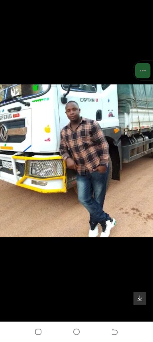 CotatrarwaInfo's tweet photo. Mwiriwe nezaaa nonese koko uyu mu Truck driver ibyo ari gukora biremewe? Kandi ukurikije umuhanda arimo ndetse ninyobwa ari kunywa murabona ko ari mu Rwanda.
Bikwiye gukurikiranwa murakoze. @Murangira_BT @TV1Rwanda @SamKabera https://t.co/BX04VXuxfR