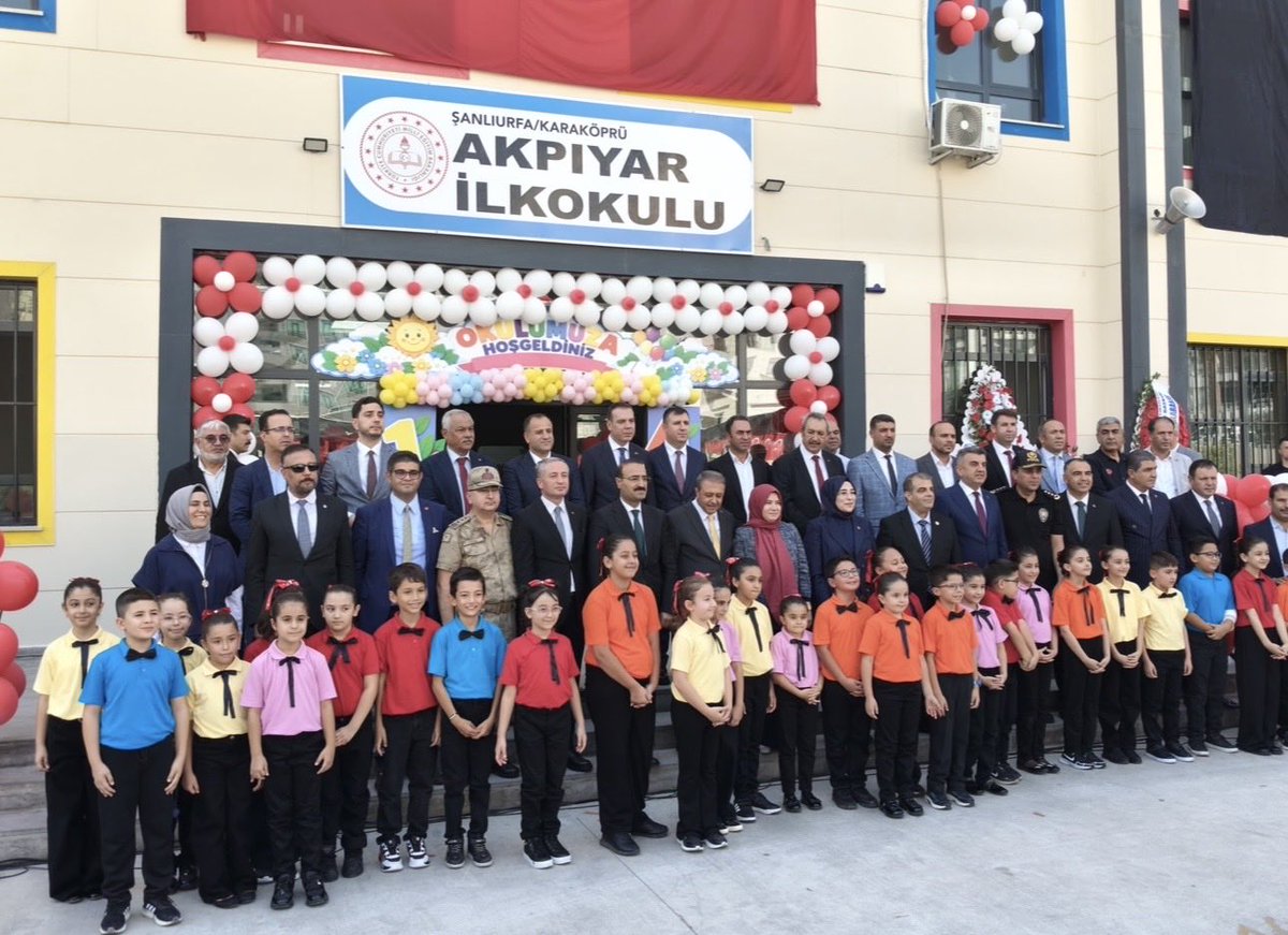 AliErogllu's tweet photo. 2026-2027 Eğitim ve Öğretim Yılı’nın başta öğretmenlerimiz ve öğrencilerimiz olmak üzere, tüm eğitim camiamıza hayırlı olmasını diliyor; başarılarla dolu bir yıl temenni ediyorum. 📚🇹🇷
@hasansildak 
@UrfaValiligi 
@sanliurfammem63 @hasan_kokrek @iyipartiurfa 
#eğitimöğretimyılı https://t.co/ESVnNBXlN6