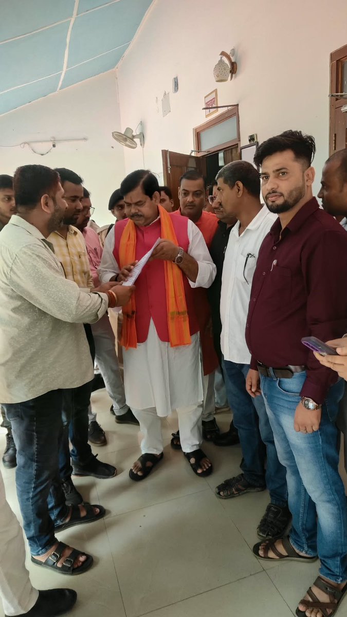 stf_bihar's tweet photo. ✊ School Teacher Federation Of Bihar (STF Bihar) सहरसा के जिलाध्यक्ष डॉ. विकास कुमार के नेतृत्व में प्रतिनिधिमंडल ने माननीय शिक्षा मंत्री, बिहार सरकार को सातवें वेतनमान के अनुरूप उचित Pay Level एवं वेतन निर्धारण की मांग को लेकर विस्तृत ज्ञापन सौंपा।
🔥 सातवां वेतनमान • न्यायसंगत Pay Level • शिक्षकों का सम्मान
🇮🇳 STF Bihar — शिक्षकों के अधिकार की आवाज़

#STFBihar #7thPayCommission #PayLevel #BiharTeachers #शिक्षकअधिकार #शिक्षकएकता