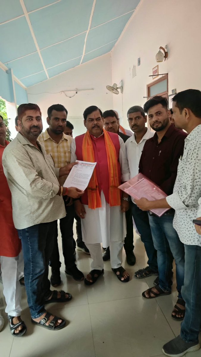stf_bihar's tweet photo. ✊ School Teacher Federation Of Bihar (STF Bihar) सहरसा के जिलाध्यक्ष डॉ. विकास कुमार के नेतृत्व में प्रतिनिधिमंडल ने माननीय शिक्षा मंत्री, बिहार सरकार को सातवें वेतनमान के अनुरूप उचित Pay Level एवं वेतन निर्धारण की मांग को लेकर विस्तृत ज्ञापन सौंपा।
🔥 सातवां वेतनमान • न्यायसंगत Pay Level • शिक्षकों का सम्मान
🇮🇳 STF Bihar — शिक्षकों के अधिकार की आवाज़

#STFBihar #7thPayCommission #PayLevel #BiharTeachers #शिक्षकअधिकार #शिक्षकएकता
