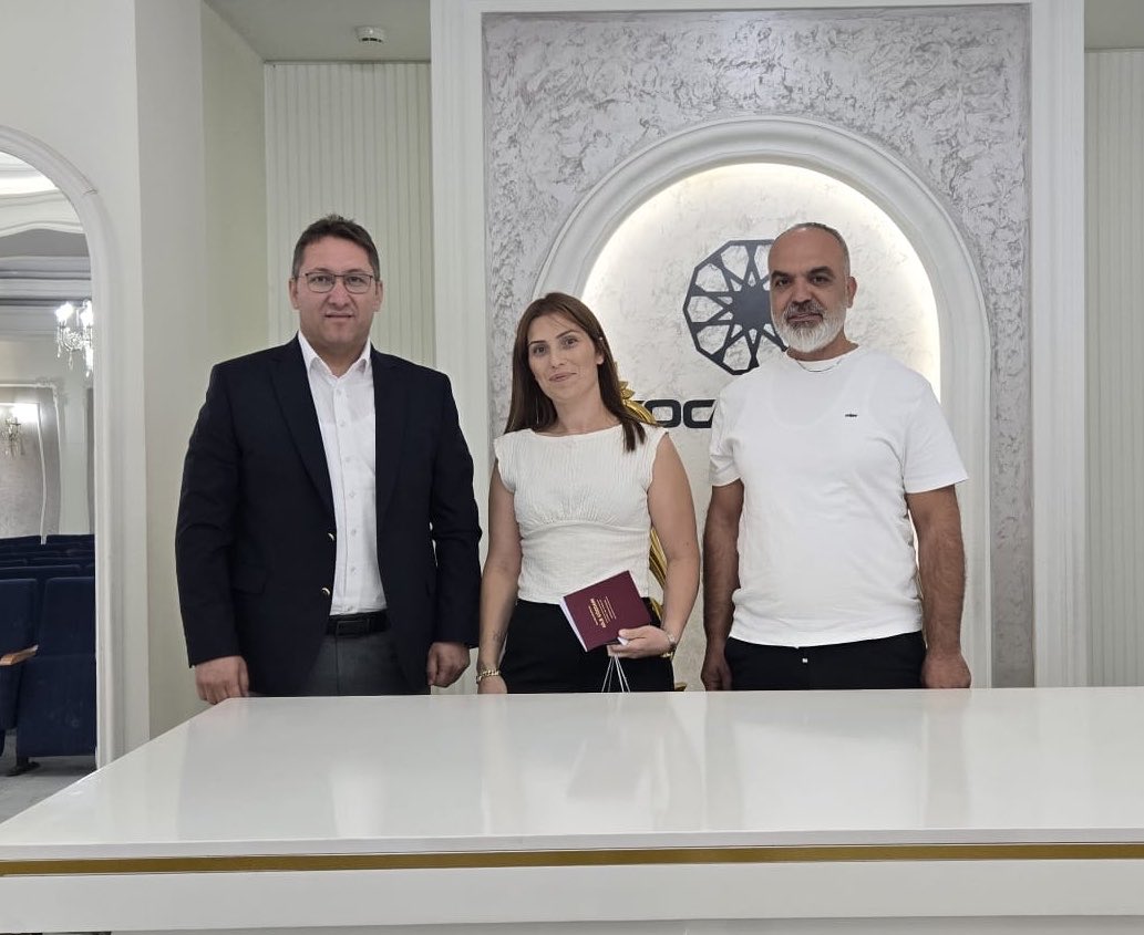 ozsaglikis38's tweet photo. BAŞKANIMIZ SUNGUR, ÜYEMİZİN MUTLU GÜNÜNDE YANINDA OLDU

Şube Başkanımız Faruk Sungur ve Başkan Yardımcımız Mehmet Akif Şenberber, Emel ve Mehmet Tarman Çocuk Hastanesi çal��şanı üyemiz Nevriye Yönden’in nikah merasimine katılarak mutlu gününde yanında oldu.

Genç çiftimizi tebrik ediyor, üyemize ve değerli eşine sağlık, huzur ve mutluluk dolu bir ömür diliyoruz.