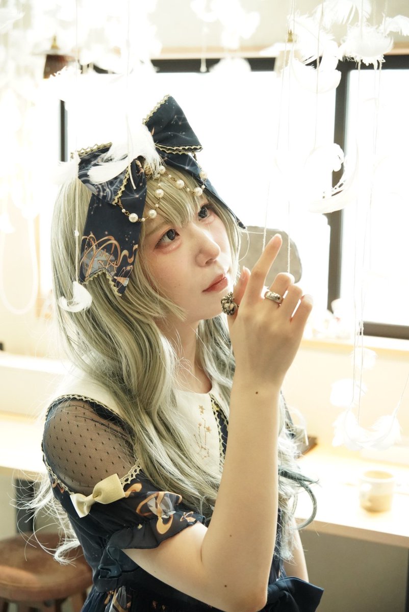 KiraraTwinkle13's tweet photo. 久々のポトレ
どうしても着たかったto aliceの宇宙柄みたいなワンピ https://t.co/9AZk9WfuQy