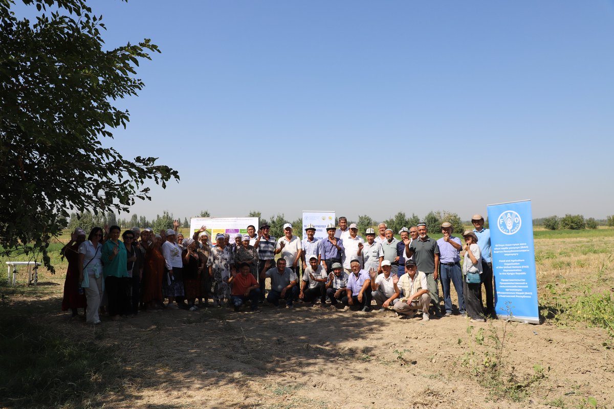 FAOKyrgyzstan's tweet photo. 🌱 In Kyrgyzstan, farmers use green manure for healthier soils and higher yields. This FAO-supported, Russia-funded initiative promotes climate-smart farming through South-South and Triangular Cooperation.

🔗 Full story: https://t.co/bxuvAhksCR

 #SSTC https://t.co/Q6x9EPjNf2