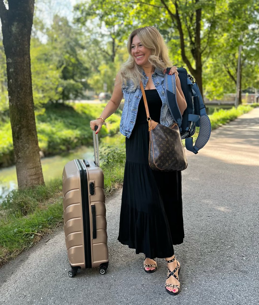 KatiaLosa79vb's tweet photo. Ich bin dann mal weg! Mein perfektes Reiseoutfit: bequem, angenehm und genau mein Stil. Das coole Jeansgilet ist noch verfügbar und mit dem Code SuperSale 50% günstiger. https://t.co/Uuzf83gaXb