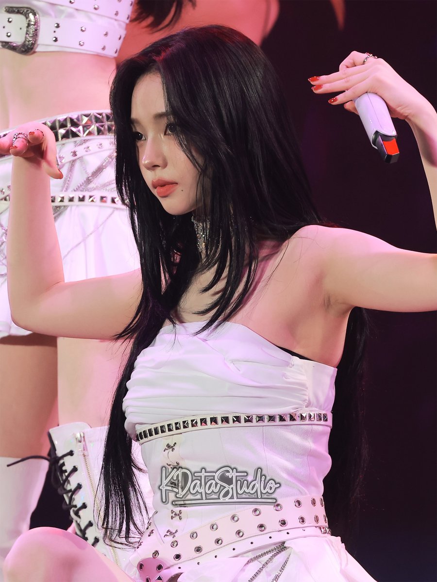 KDataStudio's tweet photo. 250830 Karina at SYNK: aeXIS LINE in SEOUL DAY 2

#KARINA #카리나 #AESPA #에스파 #KPOP

More in the comments ⬇️ https://t.co/MO5QviNHoB