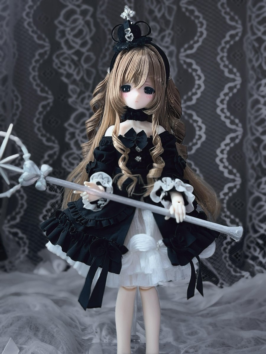 HappyEngineBJD's tweet photo. 暴君プリンセス | トゥアンツィ
こちらは「放課後残って」の未スタイリングヘッドと無地のボディを使用しています。
技術を磨いたおかげで、ローマ風の小さなカールも彫れるようになりました（ただ、まだ少し不揃いですが…QAQ）。
放課後残って BJDアクションドール

通常6体＋隠し1体
Rednote@小本OvO

#bjd
#bjddolls
#blindbox