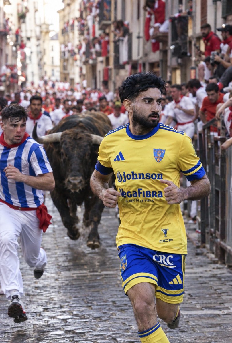 Fepo917's tweet photo. CORRIDA MAGISTRAL DE RENÉ AYER EN LOS ARCOS🐂

El torero ilicitano volvió a dar una masterclass, esta vez en Los Arcos. 

El público se lo agradeció haciéndole sentir como en casa, cantando sus movimientos al ritmo de ooléé.

Extra: Miranda sigue corriendo, esta vez en San Fermín https://t.co/bpJ4cZ1ygx