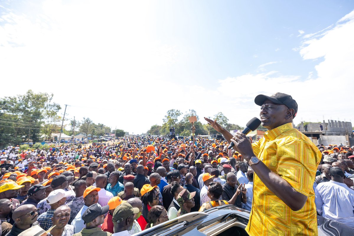 WilliamsRuto's tweet photo. Launched the construction of the 12km Rabuor-Chiga road in Nyando Constituency, Kisumu County. The KSh962 million project will provide an alternative link between Kondele and the Kisumu-Ahero road at Rabuor Market. https://t.co/c7ruqkSdmp