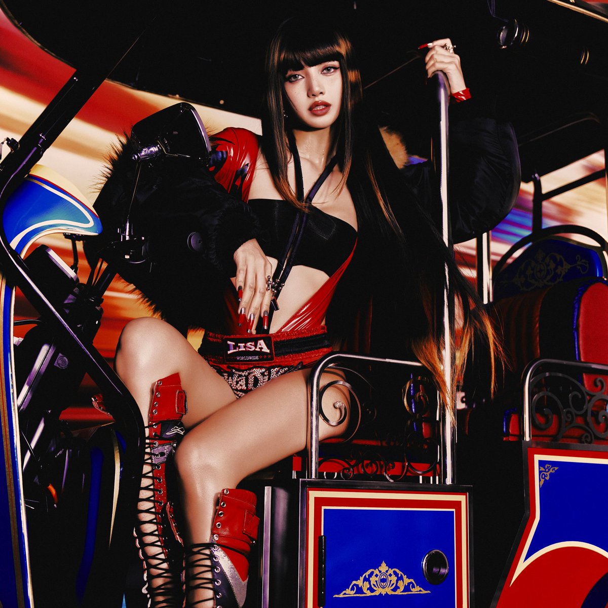 LALISA_twts tweet picture
