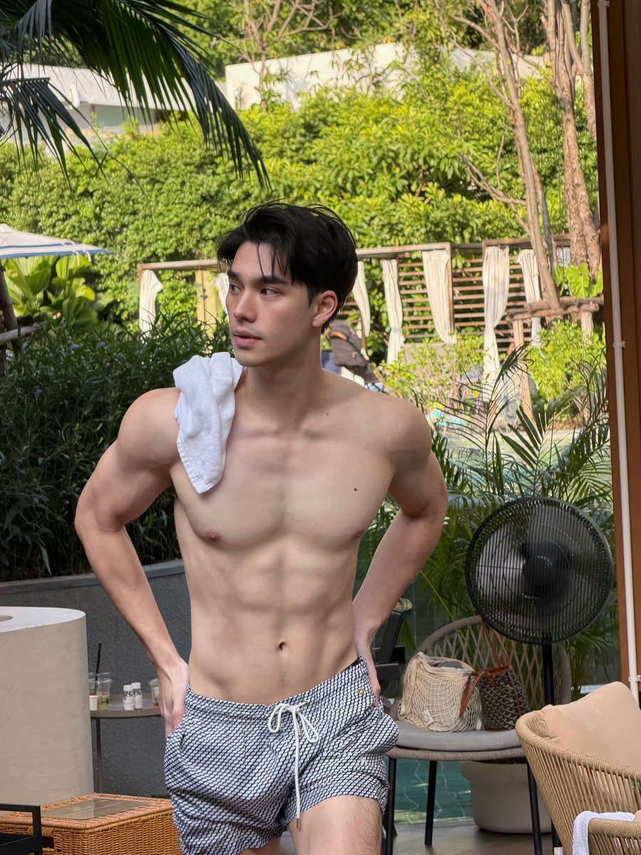 musclebangkok's tweet photo. โห https://t.co/DE51Ucwv6U