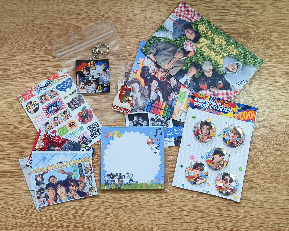 arkihives's tweet photo. ᯽ — #arkimails
the aywc kit has arrived !! every item is such high quality and everything is so, so pretty ⸜(。˃ ᵕ ˂ )⸝
I LOVE the stickers and memo pad so much. until next timee 𖹭
thank uüu, @gwiyeojju ‹𝟹
ⵌ #thnxsei https://t.co/GaLG98rxan
