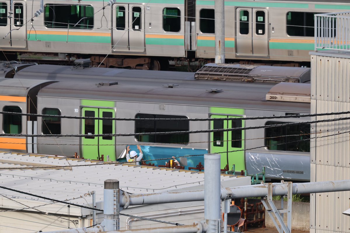 makodeha's tweet photo. 2026.9.14
サハE233-4636（トウ33編成 10号車）
TK西エリア入場中
側窓下部にシートが貼られました。 https://t.co/LtpPlxgzyf