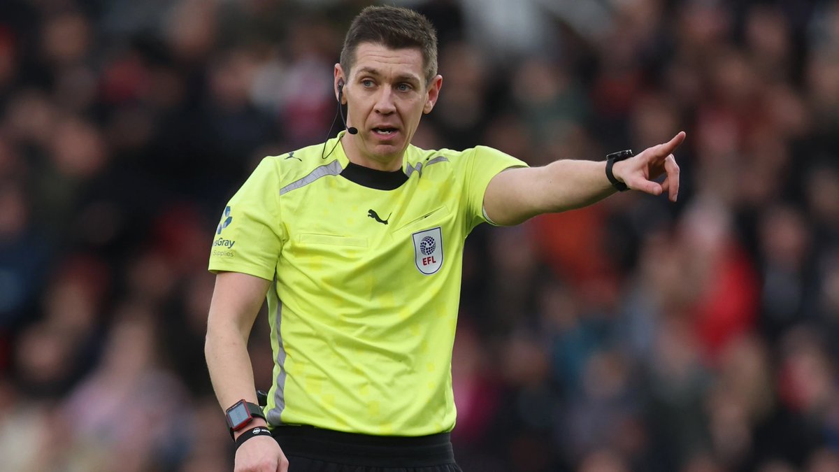 mufcytp's tweet photo. 𝐃𝐢𝐝 𝐲𝐨𝐮 𝐤𝐧𝐨𝐰?

Matt Donohue, who was the VAR for yesterday’s Manchester derby, has a history involving Manchester United.

Maguire received an additional one-match ban for allegedly saying, “You’re all a f*****g joke” to Donohue, who was the fourth official during Bournemouth vs. Manchester United.

Donohue filed an Extraordinary Incident Report Form with the FA, which led to Maguire receiving the additional suspension.

Maguire denied the allegation but still served the suspension.
