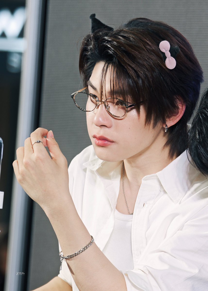 i3beyourbae's tweet photo. ชอบมากอะ ดีเอนเอเมะมากแบบซ้ายสุดขอบ ของกุ๊กกิ๊กก็เอาน้องตี๋จังหวะนี้ไม่ลง จั๊นกราบจริงๆที่ฟค.ถ่ายรูปพวกนี้มาให้ชม ฮือฮือออ https://t.co/fsgFXMAQOD