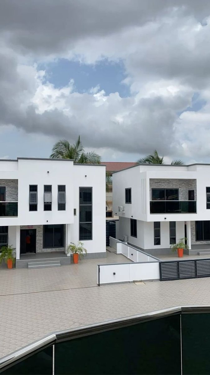 _OvalDesigns's tweet photo. Long roof overhangs aren't just aesthetic

In Nigerian climate, properly designed eaves can help protect walls and openings from rain and reduce direct solar exposure

Traditional climate-responsive ideas still have plenty to teach contemporary architecture

Design sustainably🌿 https://t.co/TsfHWwi7aA