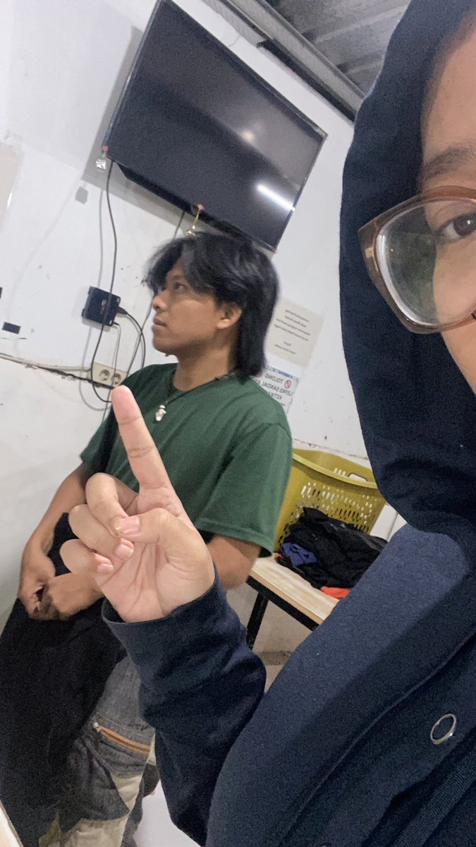 recentily's tweet photo. pacarku pacarku pacarku dan pacarku https://t.co/KsgQ7Vpual