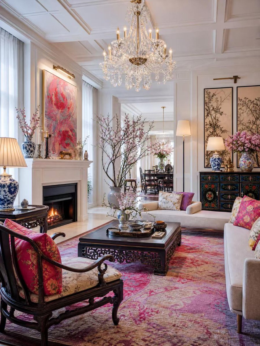 alice78578's tweet photo. Trends come and go. Some objects simply belong.

A hand-painted porcelain piece can sit quietly on a bookshelf or beside a favourite chair — yet completely change the character of the room.

#HandPaintedPorcelain #CollectedInteriors #DecorativeArts #QuietLuxury https://t.co/GiMDDVC2mU