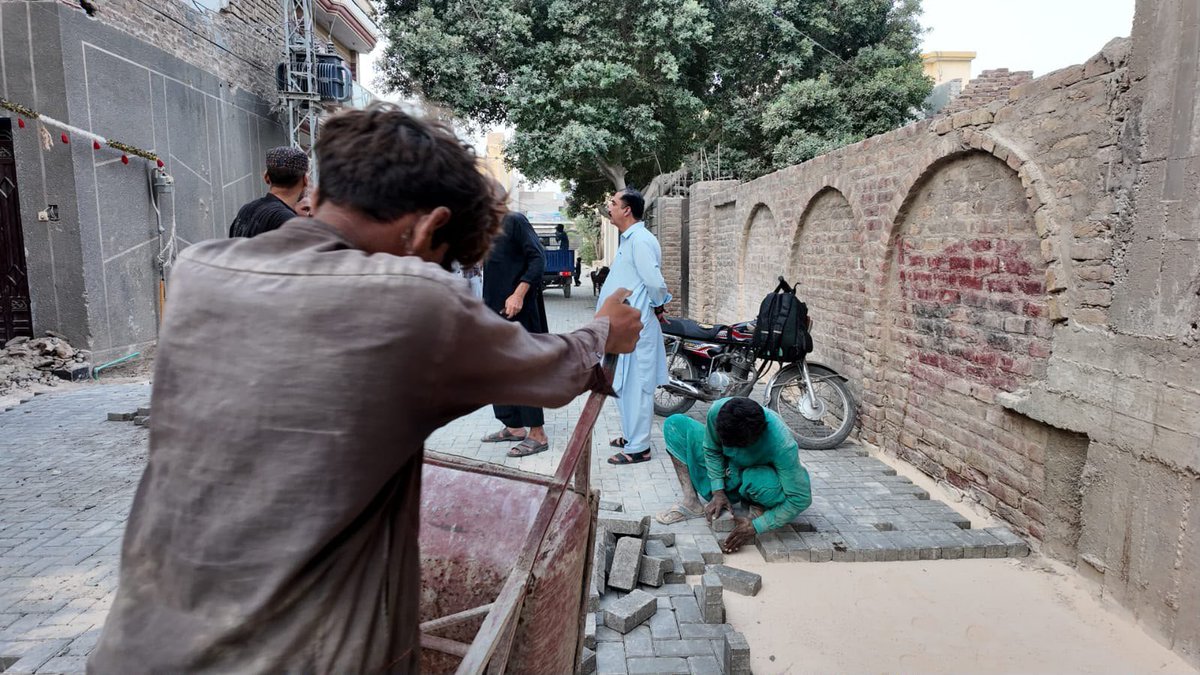 ImranKhanzada_'s tweet photo. میئر حیدرآباد کاشف علی شورو کی کاوشوں سے PS-60، قاسم آباد UC-153 کے سیریش نگر، پٹولی گلی میں سڑکوں کی بہتری کا کام مکمل ہوگیا۔

ترقیاتی کام سے علاقہ مکینوں کو بہتر اور آسان آمدورفت کی سہولت ملے گی۔

#MayorBadalRahaHaiHyd #HyderabadDevelopment https://t.co/B5CC6Iod2P