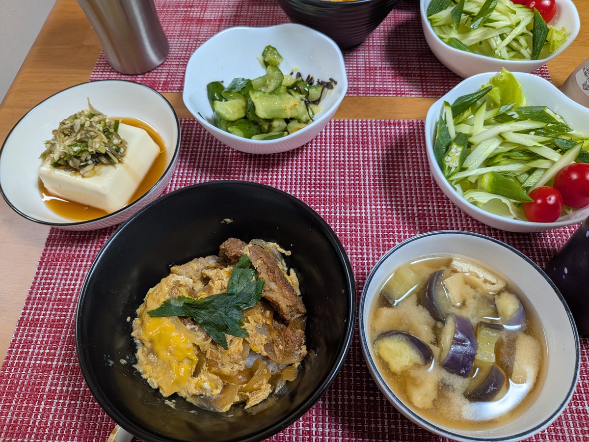 chrysanthemdoll's tweet photo. 今日はカツ丼よ〜J( 'ｰ`)し https://t.co/TLVHrHD6XU