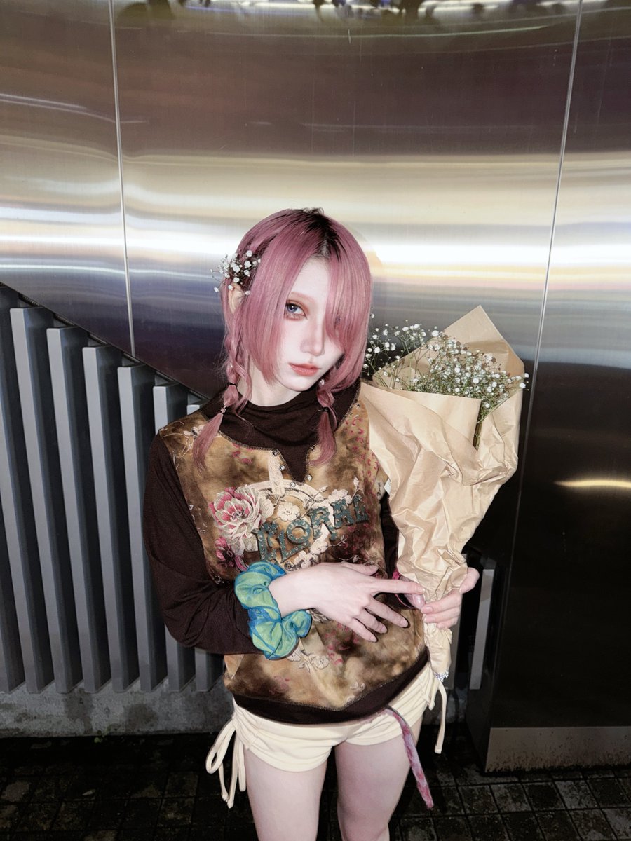 7__tsuMe's tweet photo. 花飾りって、花嫁みたいかも https://t.co/NyxrTQw8jS