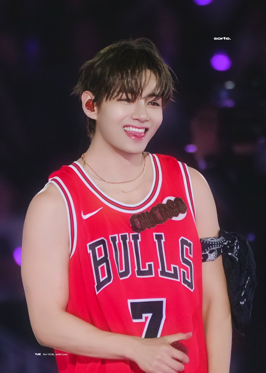 SORTE613's tweet photo. 태형이🥰❣️
260828 Chicago 태형 HQ 
#V #뷔 #TAEHYUNG #태형 #テテ https://t.co/IKWxPZAu0o