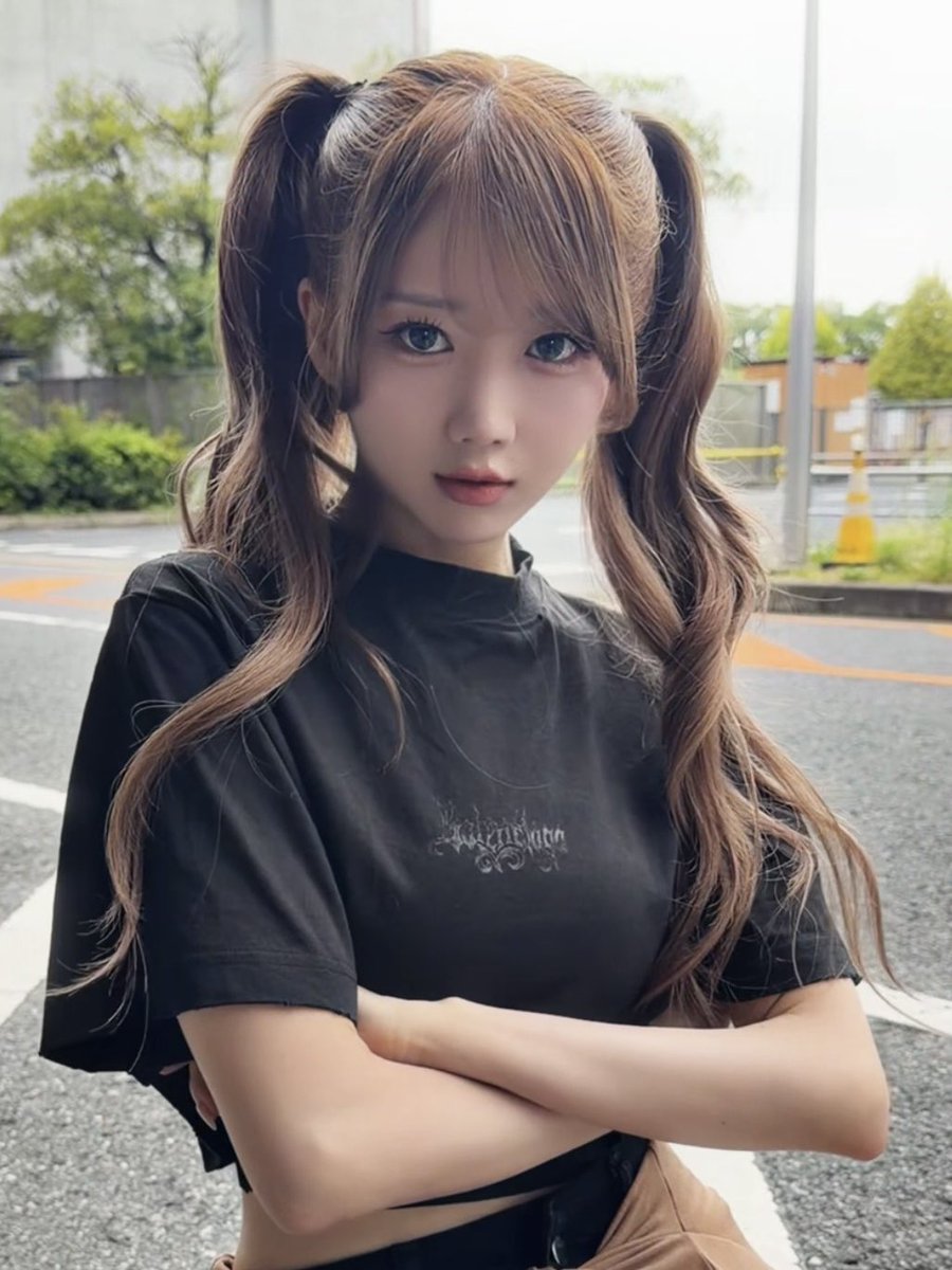 102suy's tweet photo. ヤンキーの隣にいるヤンキーの彼女感あって好き https://t.co/jha5xozLzU