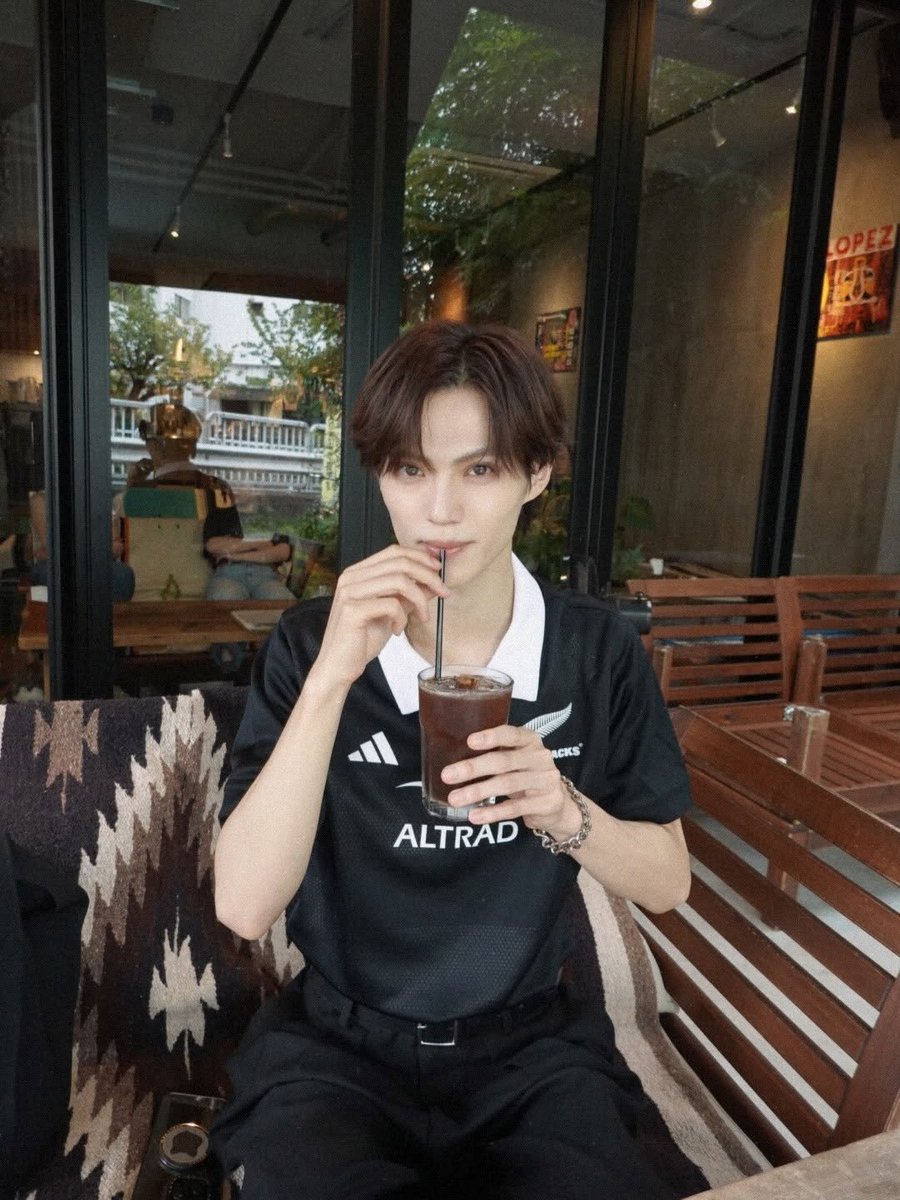 huideyoshi's tweet photo. @yerhiim Aura jepang tuh kayak apaan ya wkwk join me minum es teh solo https://t.co/HrqBOSOOAJ