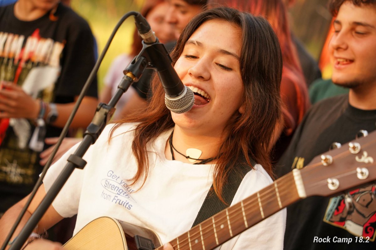 RockCampES's tweet photo. ¿Te apetece venir a Rock Camp pero no sabes tocar ningún instrumento? No pasa nada: no hace falta experiencia previa.
 Formamos las bandas por edad (de 9 a 17 años) y adaptamos las canciones al nivel de cada persona para tocar y aprender juntos desde el primer día. #rockcamp https://t.co/5EEDm6LzfF