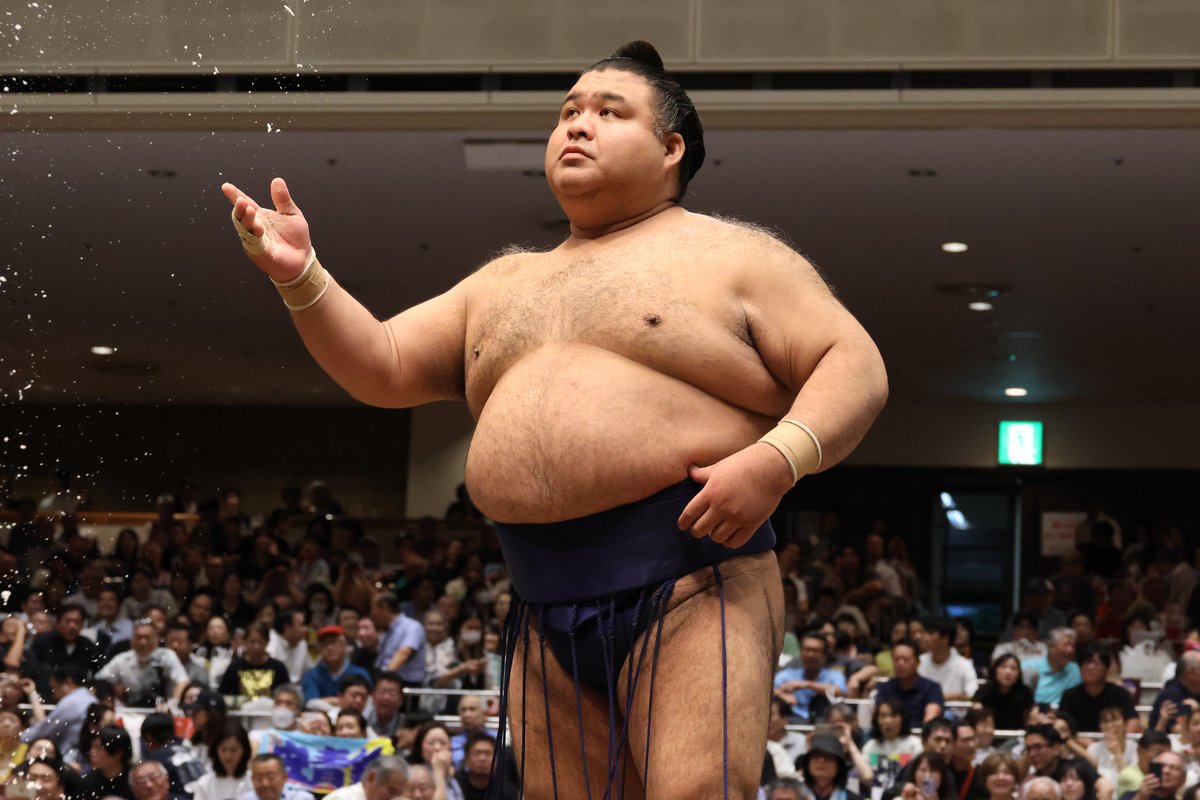 sumokyokai's tweet photo. ＜二日目の様子＞
幕内取組
安青錦（2勝）　寄り切り　髙安（2敗）
#sumo #相撲 #九月場所 https://t.co/Ck2aQ5CBKa