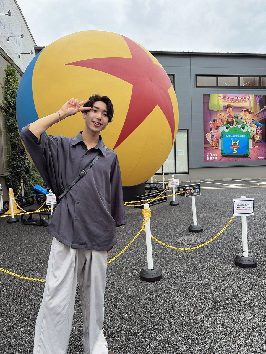 ShoriWV89's tweet photo. .
結構前だけどピクサーの世界展行ってきた！
特に『レミーの美味しいレストラン』は子供の頃に何度も観た作品で、一時料理人になりたいと思うほどに大好きだった。最後に買ったラベル缶がレミーだった時は思わず大声上げてしまった...

#ピクサー展 #レミー #ディズニー
#リメンバーミー2楽しみ https://t.co/fWLhA9a5Vg