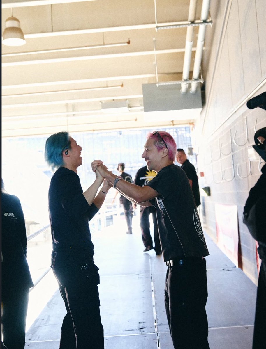 seungt0phyun's tweet photo. youngbae posted a photo with daesung and the caption is “did you have fun without me??” because he’d been hanging out with jiyong 😭😭 https://t.co/7I40wrH5Ch
