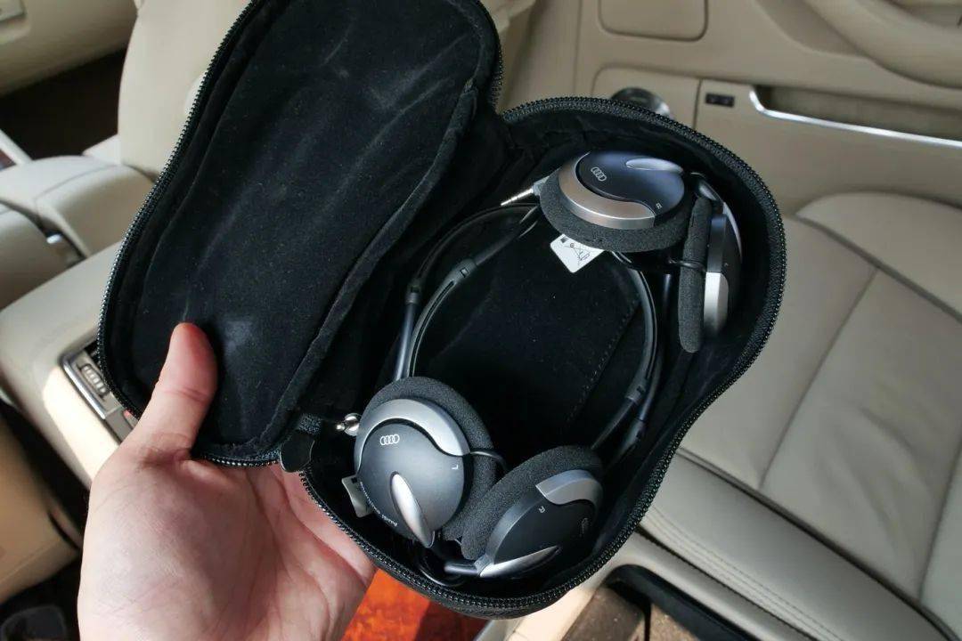 peterh99's tweet photo. Just unboxed my long-awaited wireless headphones—sound quality is chef’s kiss and no tangled cords!  Can’t wait to test them on my evening run. https://t.co/mqNZhaCk5d