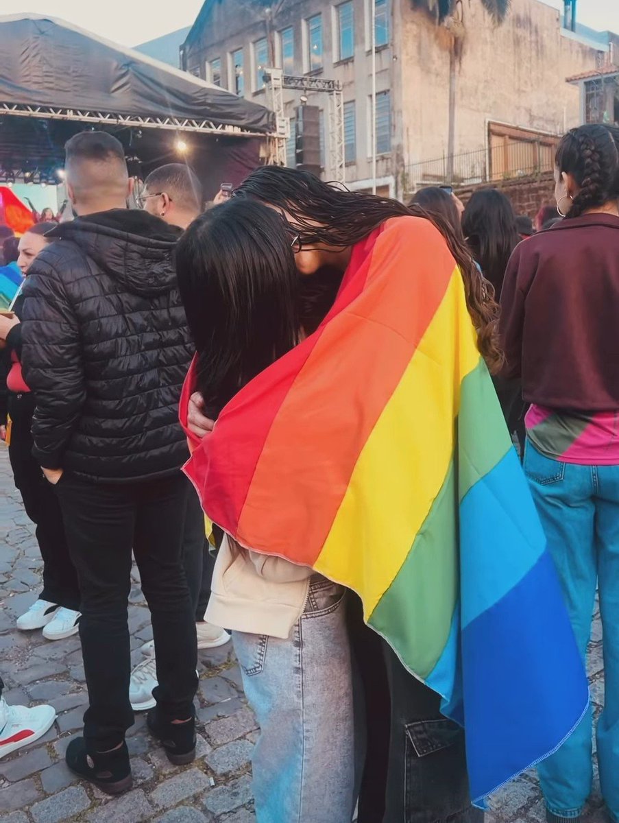 cierzar's tweet photo. eu realmente encontrei o amor da minha vida! amar e ser amada em voz alta quase aos berros é muito bom, pois o amor não é algo que a gente esconde e sim que a gente se ORGULHA de mostrar e eu amo essa mulher com todo o meu coração.❤️ https://t.co/KO48tjIrYk