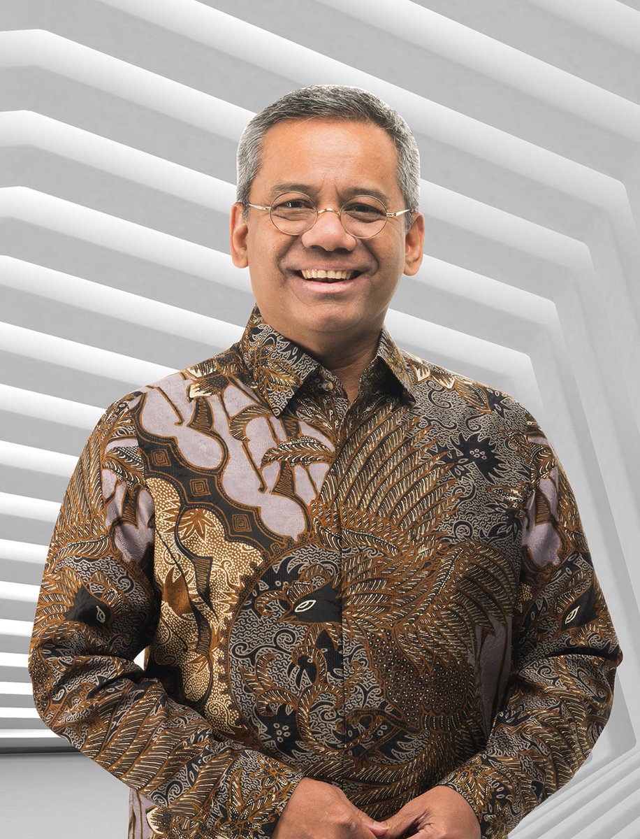 susujaheangettt's tweet photo. BREAKING‼️ : Purbaya out - Suahisil in

Profil singkat Suahasil Nazara :
- Lahir 23 November 1970 ( 55 tahun )
- Partai politik : non parpol ( Independen )

Riwayat pendidikan :
- S1 Sarjana Ekonomi Universitas Indonesia tahun 1994
- S2 Magister of Science (MSc.) Cornell University tahun 1997
- S3 Doctor of Philosophy (PhD) Universitas Illinois Urbana-Champaign tahun 2003

Perjalanan Karir :
- Dosen di Fakultas Ekonomi dan Bisnis di Universitas Indonesia sejak 1999, hingga kemudian meraih gelar Guru Besar di bidang Ekonomi pada tahun 2009
- Kepala Program Studi Pascasarjana ilmu ekonomi tahun 2004-2005
- Anggota tim Asistensi Menteri Keuangan bidang Desentralisasi Fiskal tahun 2009-2011
- Wakil Ketua Dewan Pengawas Pelaksanaan Atonomi Daerah tahun 2009-2015
- Menjabat Kepala Badan Kebijakan Fiskal Kementrian Keuangan di tahun 2016
- Menjabat Wakil Mentri Keuangan di tahun 2019

Serta berikut laporan LHKPN tahun 2025

Secara pendidikan dan track record beliau terlihat seperti orang yang capable dalam bidang ekonomi terutama dalam masalah ekonomi fiskal. Sudah bekerja di Kabinet Merah Putih dan Kabinet Indonesia Maju.

Tapi yang menjadi pertanyaan kita sama-sama berapa lama beliau sanggup menanggung beban tanggung jawab tersebut? Menarik untuk melihat langkah pertama yang Pak Suahasil lakukan. Jadi selamat bekerja pak!🙌