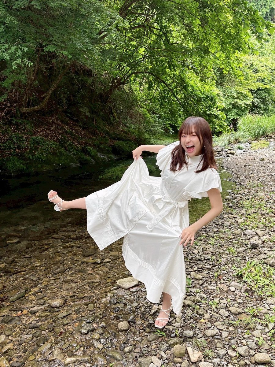 KageyamaStaff's tweet photo. グラビア撮影に臨む影山優佳
←理想　　　現実→ https://t.co/sH4NepMaut