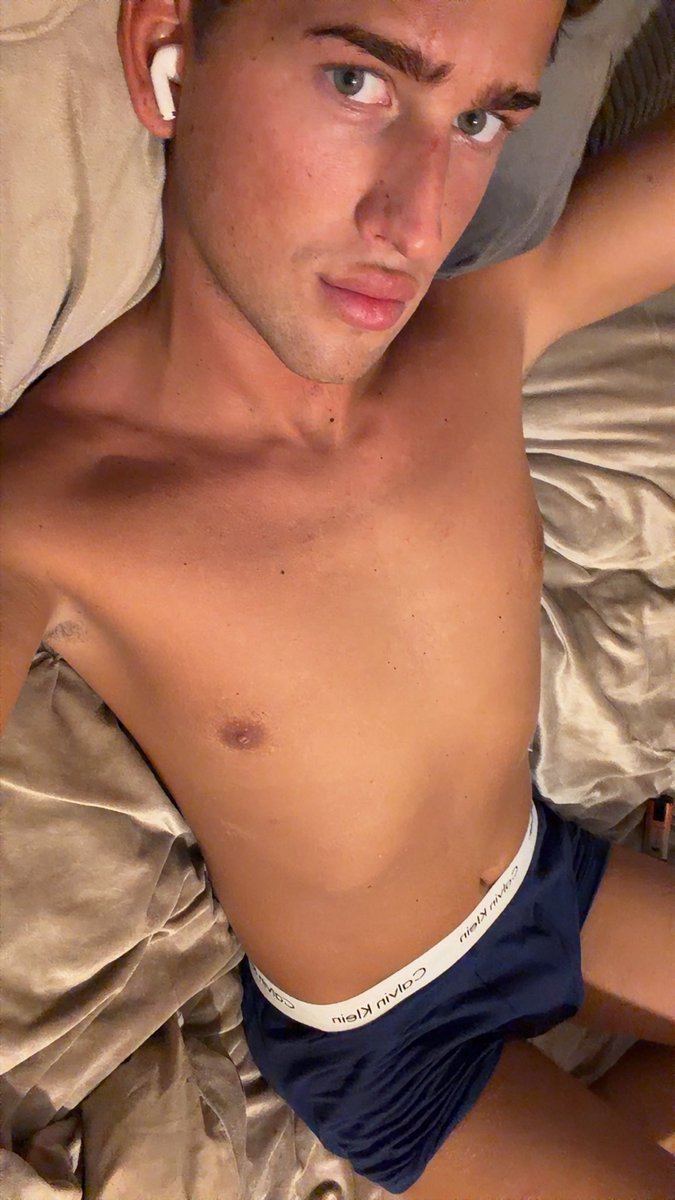 ky19x's tweet photo. Good morning 💦😏
#uk #twunk #gay #mlm https://t.co/WpYKji57EY
