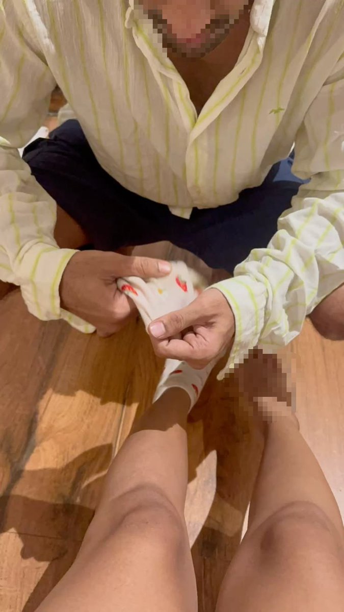 annybratty's tweet photo. Another pathetic simp hehe
#findom #femdom #cashcow #feetworshi̇p #feetfetısh #finsub https://t.co/wQiKW1qEpj