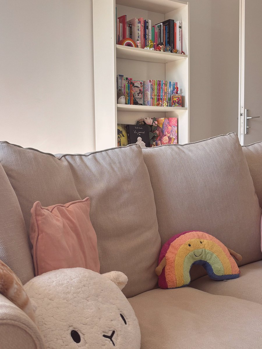 lesbianette's tweet photo. update of my apartment !!! 🎀

the living room is starting to feel like home!! but the bedroom is full of boxes and i still don't have stuff to display my collections.... https://t.co/pQhwk22ls7