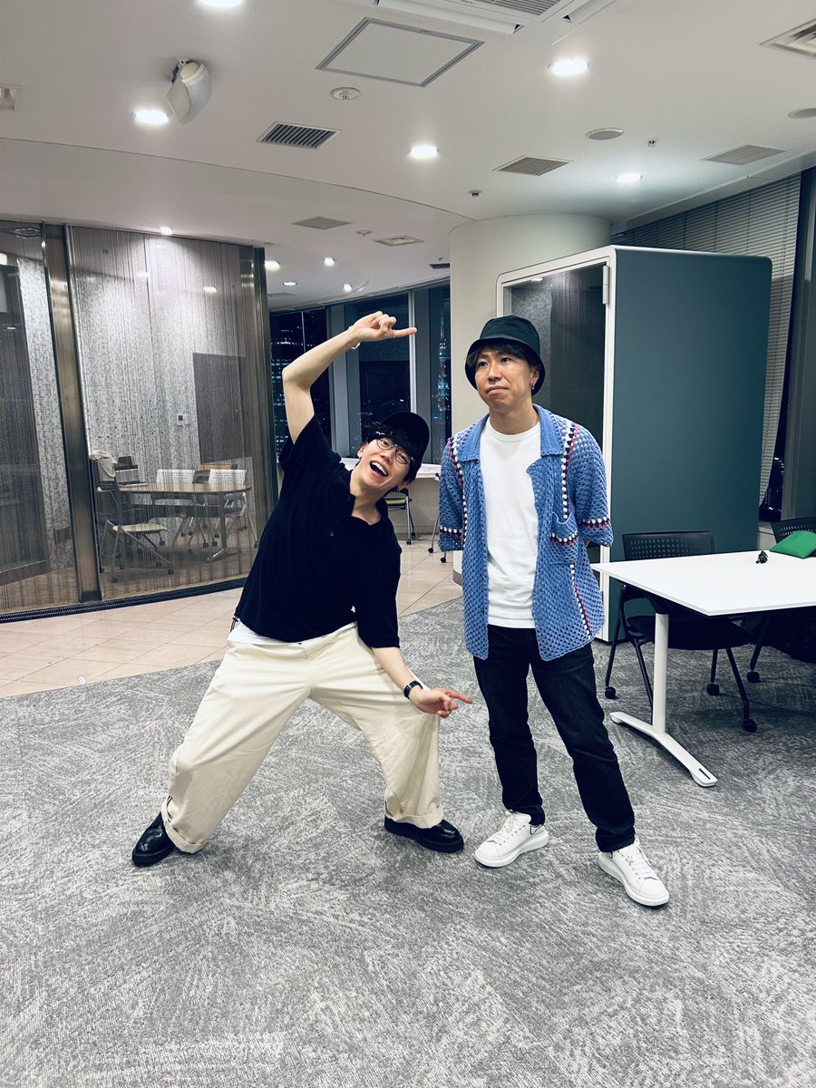 説明しよう!片岡健太ストライク裁判とは、新曲「Umm」のミュージックビデオの最後のシーンで片岡がボーリングのストライクシーンがあるのだが、現場で3投目でストライクを出した!あの片岡健ちゃんが?!これ、事前にしこしこ練習してたんちゃうん?!というのを本人に問いただす裁判である!
