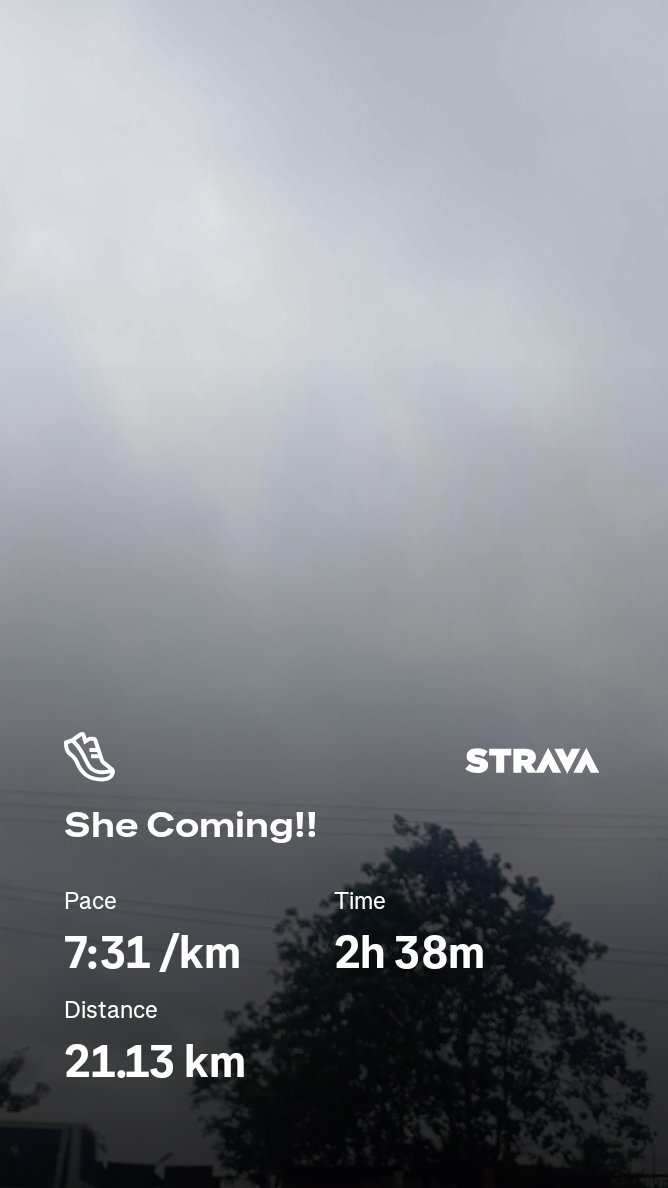 remijiwrites's tweet photo. If you've never done a half marathon, I am now officially better than you. Total elapsed pace was 10 something. Drank 50cl of coke at km 16. https://t.co/NzlKiTclO1