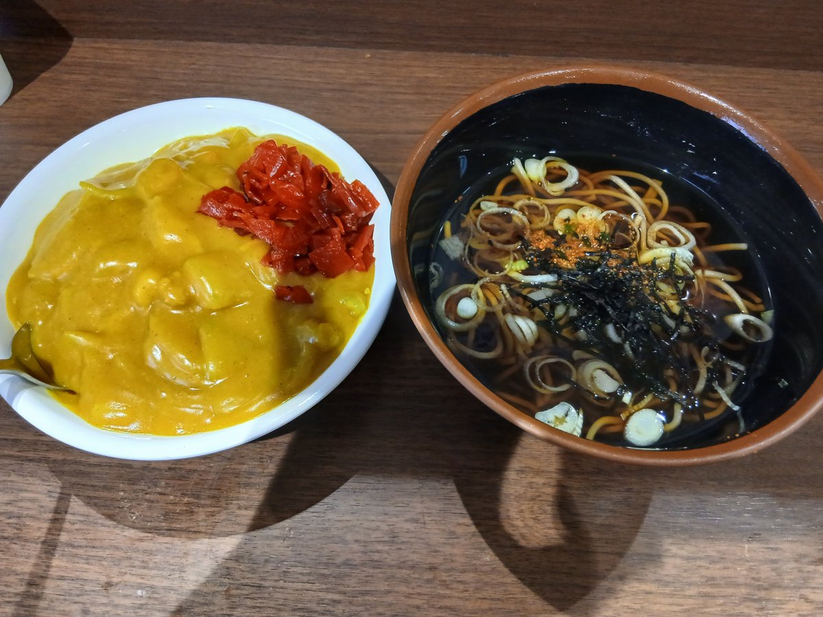 muratetsu1221's tweet photo. 数年ぶりの黄色いカレー🍛 https://t.co/Yt4LGfuERI