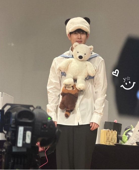 ko099009's tweet photo. 초딩 학예회 발표 현장같음ㅠㅠㅠ https://t.co/m9lGcMt3F8
