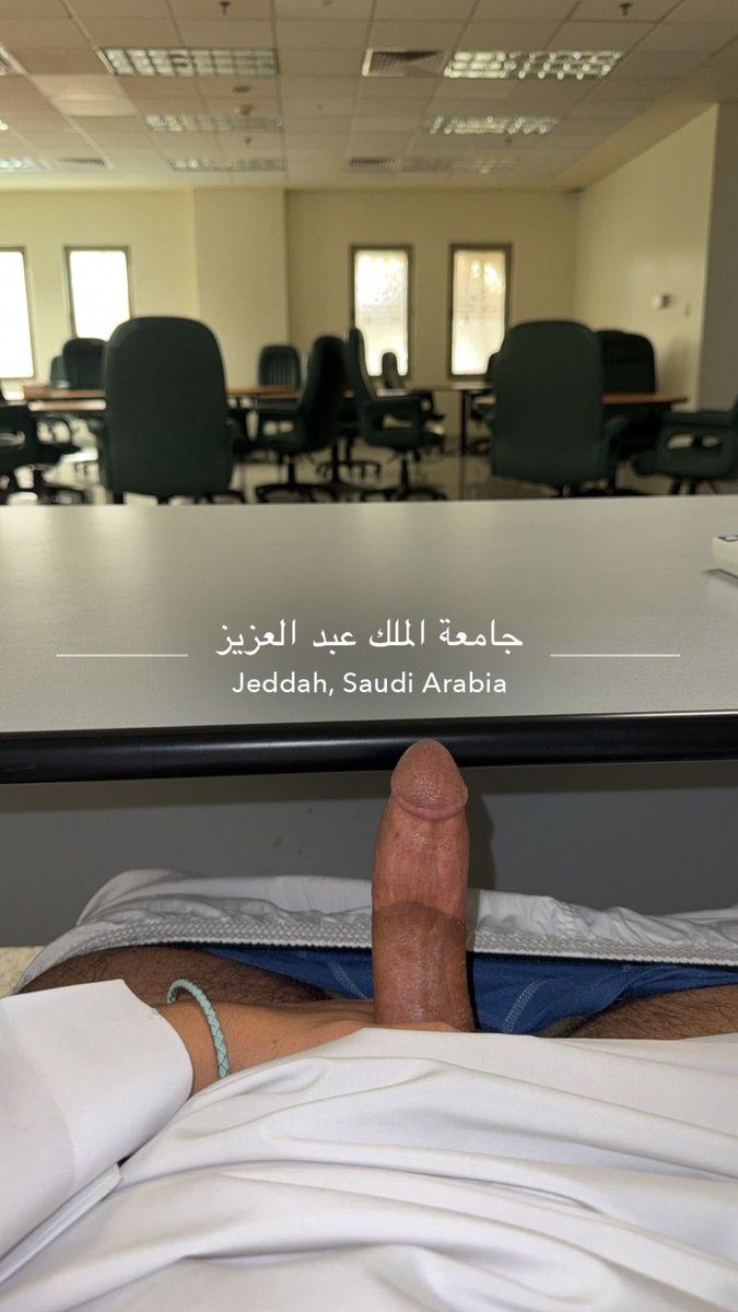 jeddah_top_'s tweet photo. معقول مافي احد بالجامعة يرضعه🙄🫣. https://t.co/4rFvytgrlc