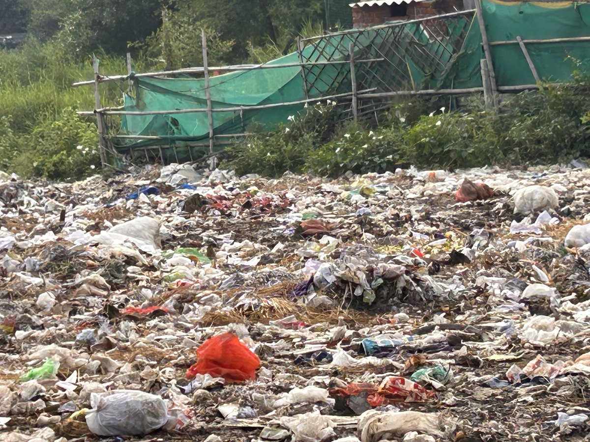 abynoida's tweet photo. @SDIVYANSH_36 @MediaHarshVT @noida_authority @CeoNoida Sector 76-77 noida near mandi ! https://t.co/M4Yw5UsRs5
