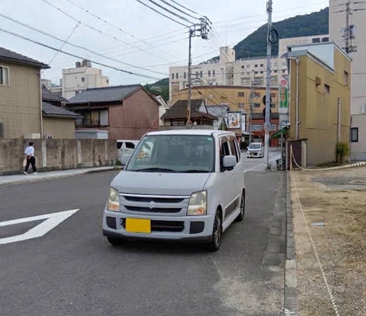 OhnoMetta's tweet photo. 郊外のバイパスや市街地を走行したワゴンRの燃費は17km/lでした。PEA配合の燃料添加剤を使い終わって初めての燃費結果です。まあまあだね👍
写真は道に迷って停車した香川県琴平町の金刀比羅宮の近く。
#MH22S #ワゴンR https://t.co/p36WqFiujn