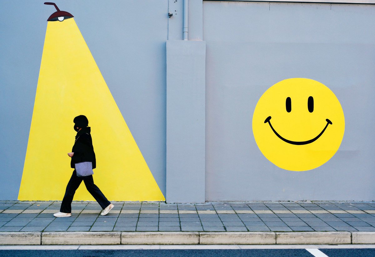 NLawrence89243's tweet photo. Quick street snap on a lazy afternoon – the sun and a random wall art made my walk way brighter. https://t.co/5iSVrlP3Qu