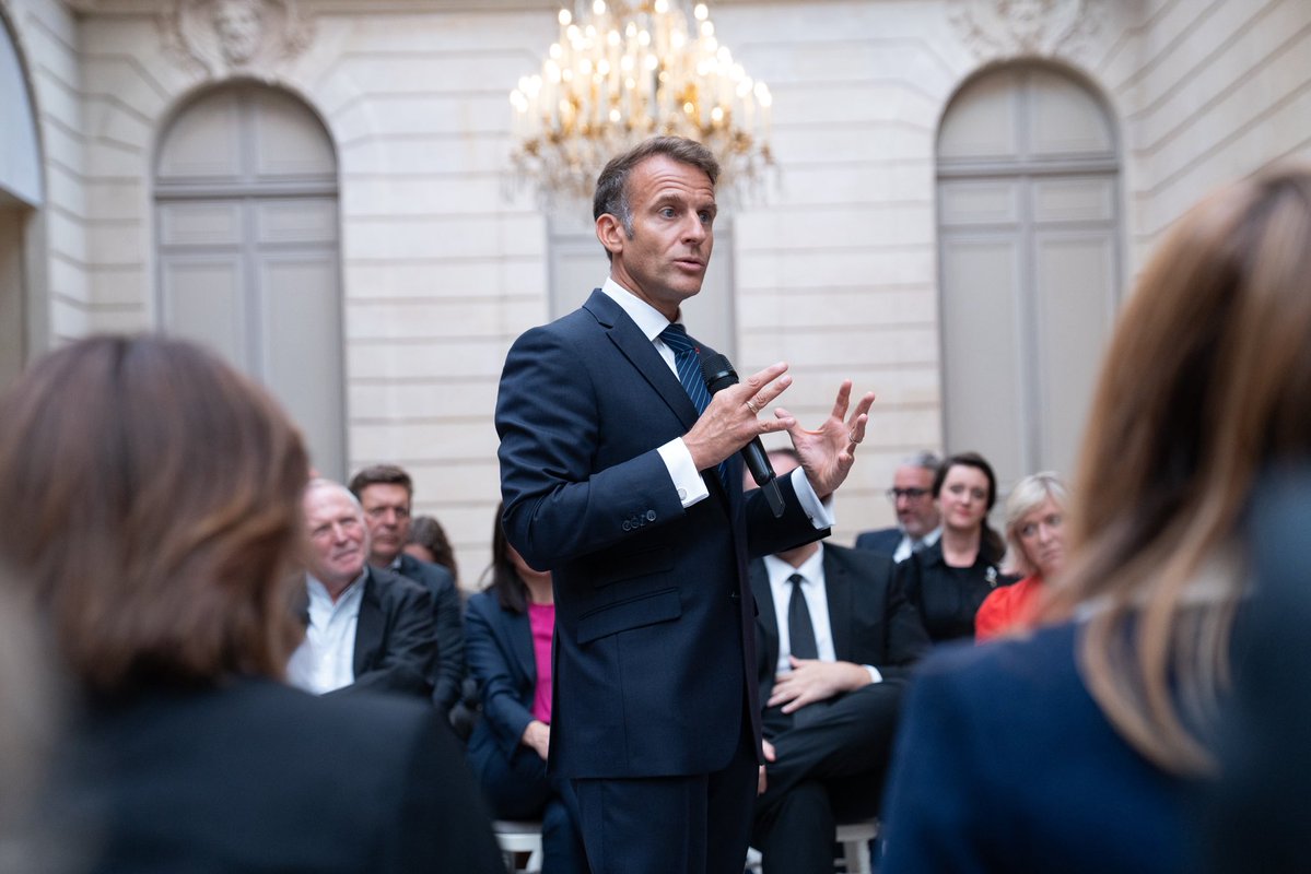 MAStrackZi's tweet photo. Zwei intensive Tage mit @reneweurope zur Klausur in Paris samt Austausch mit Präsident Macron im Élysée-Palast. Auf der Agenda hatten wir die drängenden Fragen unserer Zeit: Schwerpunkte europäischer und nationaler Politik angesichts der Vielzahl an dramatischen Herausforderungen, geopolitische Entwicklungen, wirtschaftliche Herausforderungen.

In Zeiten wie diesen braucht Europa genau das: liberale Antworten, klare Haltung und den direkten Austausch auf höchster Ebene. Paris hat gezeigt, wie wichtig es ist, dass wir Liberale in Europa geschlossen auftreten für ein starkes, souveränes Europa.